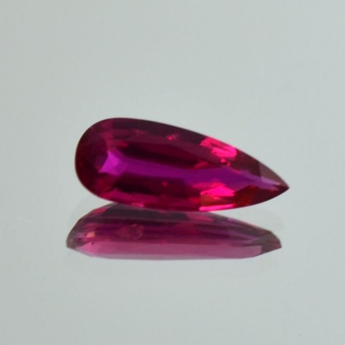 Rubin Tropfen pink-rot ungebrannt 2,05 ct.