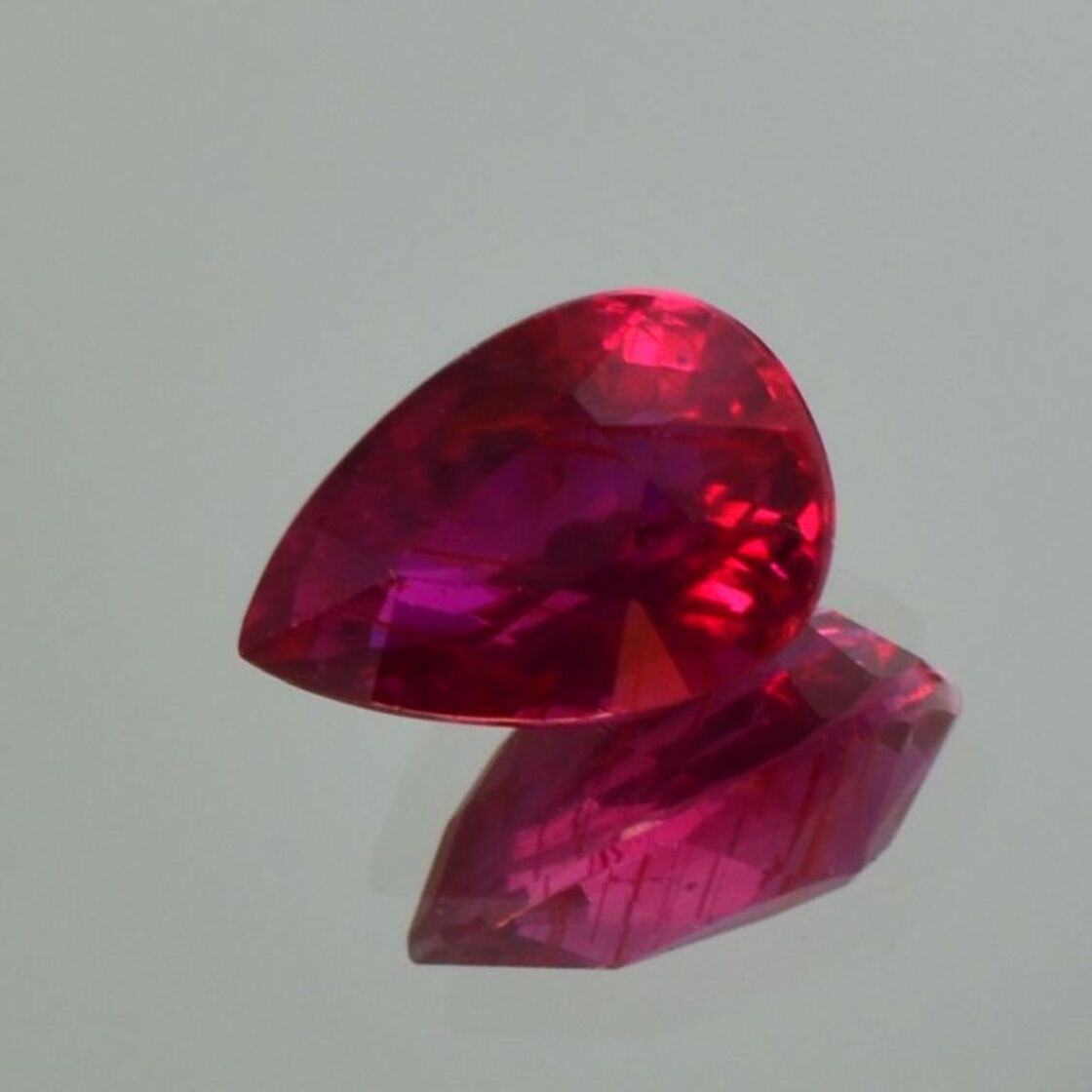 Rubin Tropfen rot unbehandelt 2,02 ct.