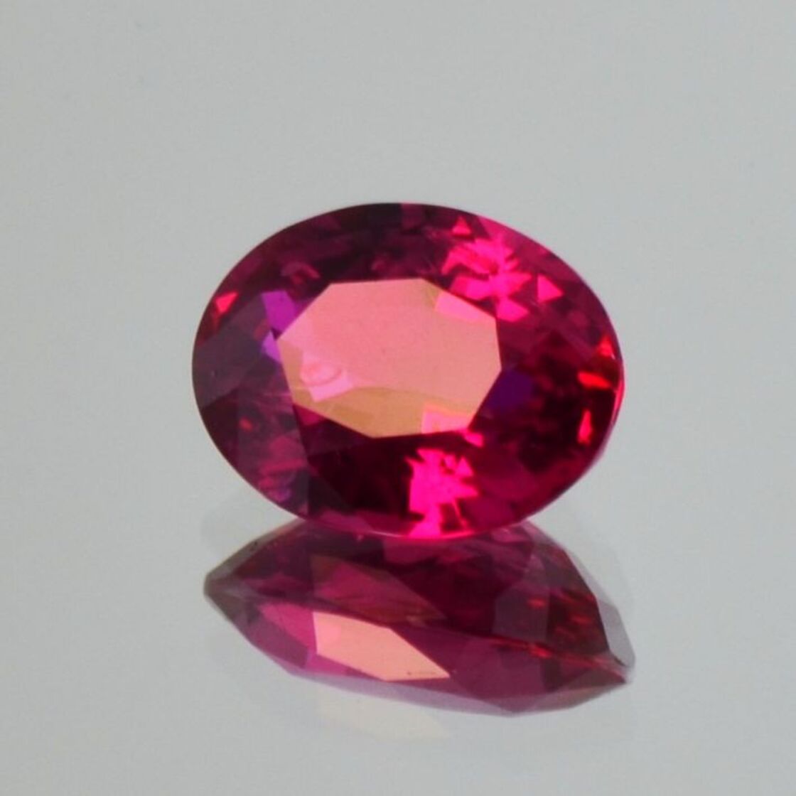 Rubin oval pink-rot unbehandelt 2,07 ct.