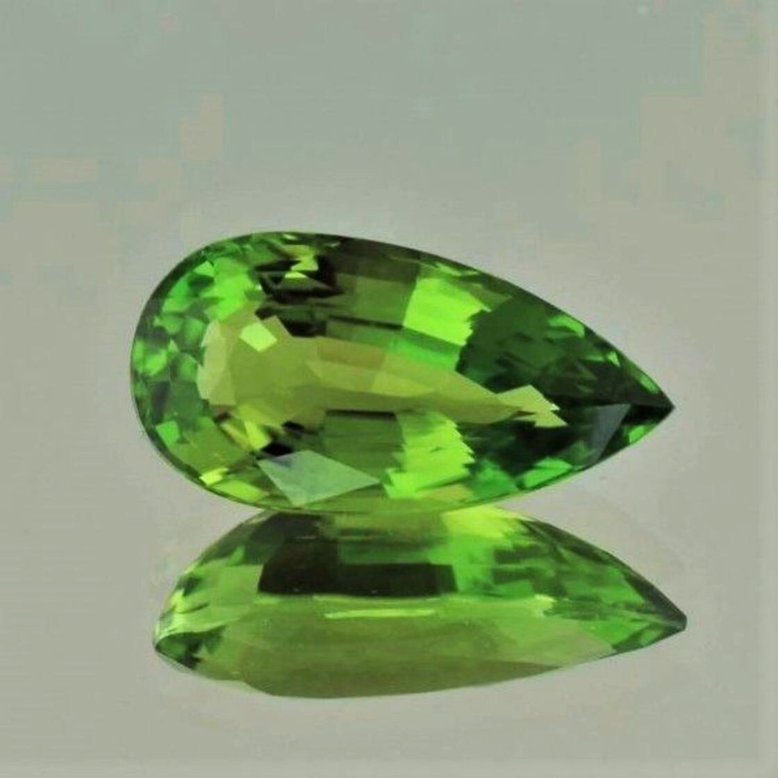 Peridot pear green untreated 10.51 ct