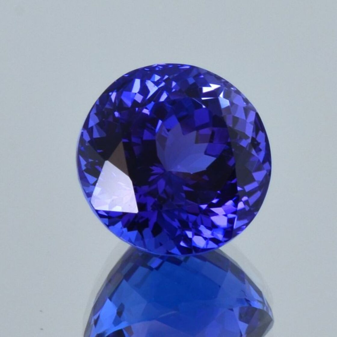 Tanzanite round brilliant intense blue 9.90 ct.
