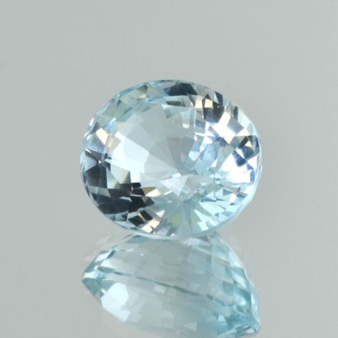 Topas oval zartblau unbehandelt 9,28 ct.