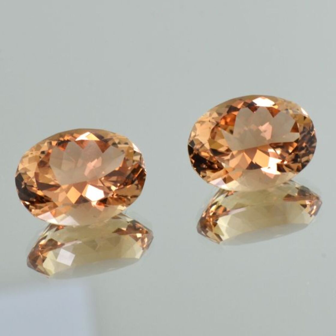 Topas Duo oval bräunlich 25,51 ct.