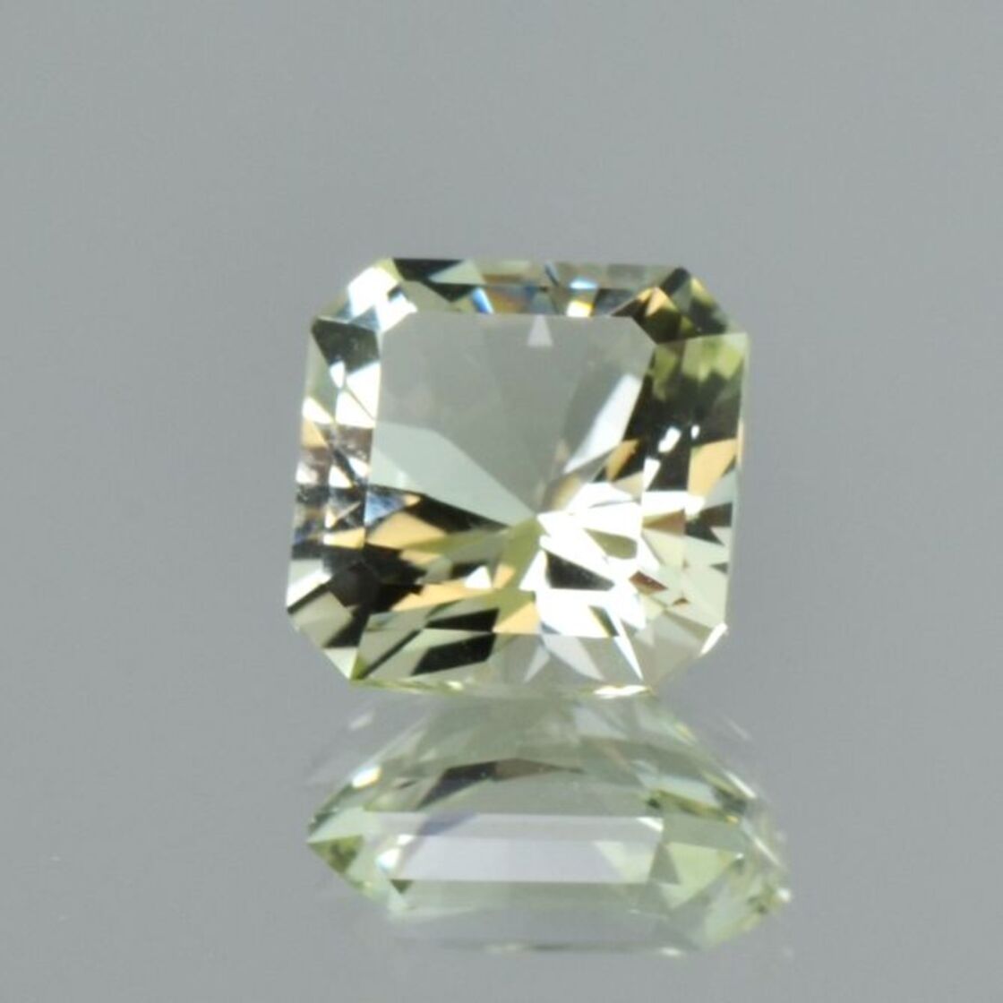 Heliodor Beryll Achteck helles Gelbgrün 2,80 ct.