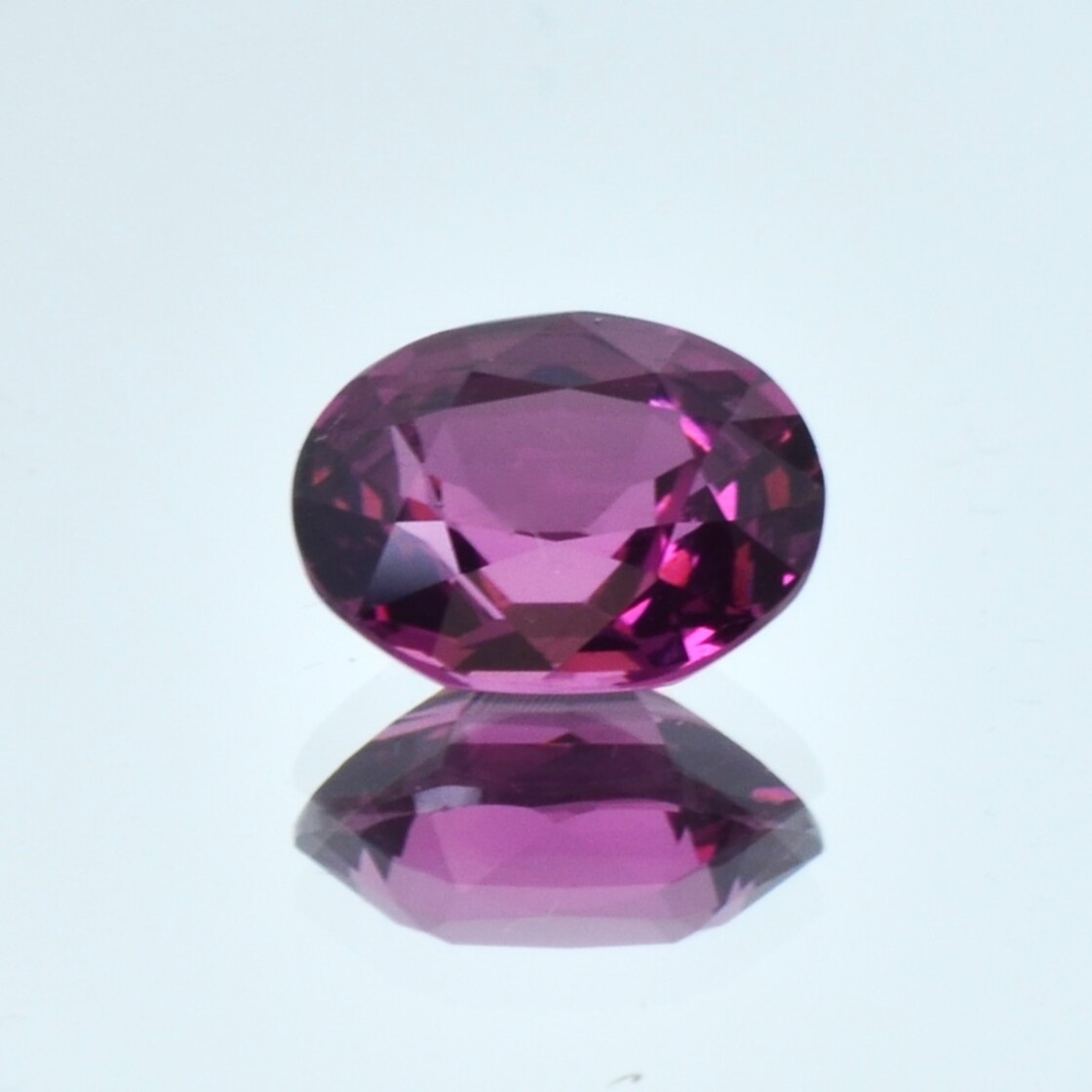 Spinel oval purple red 2.40 ct.