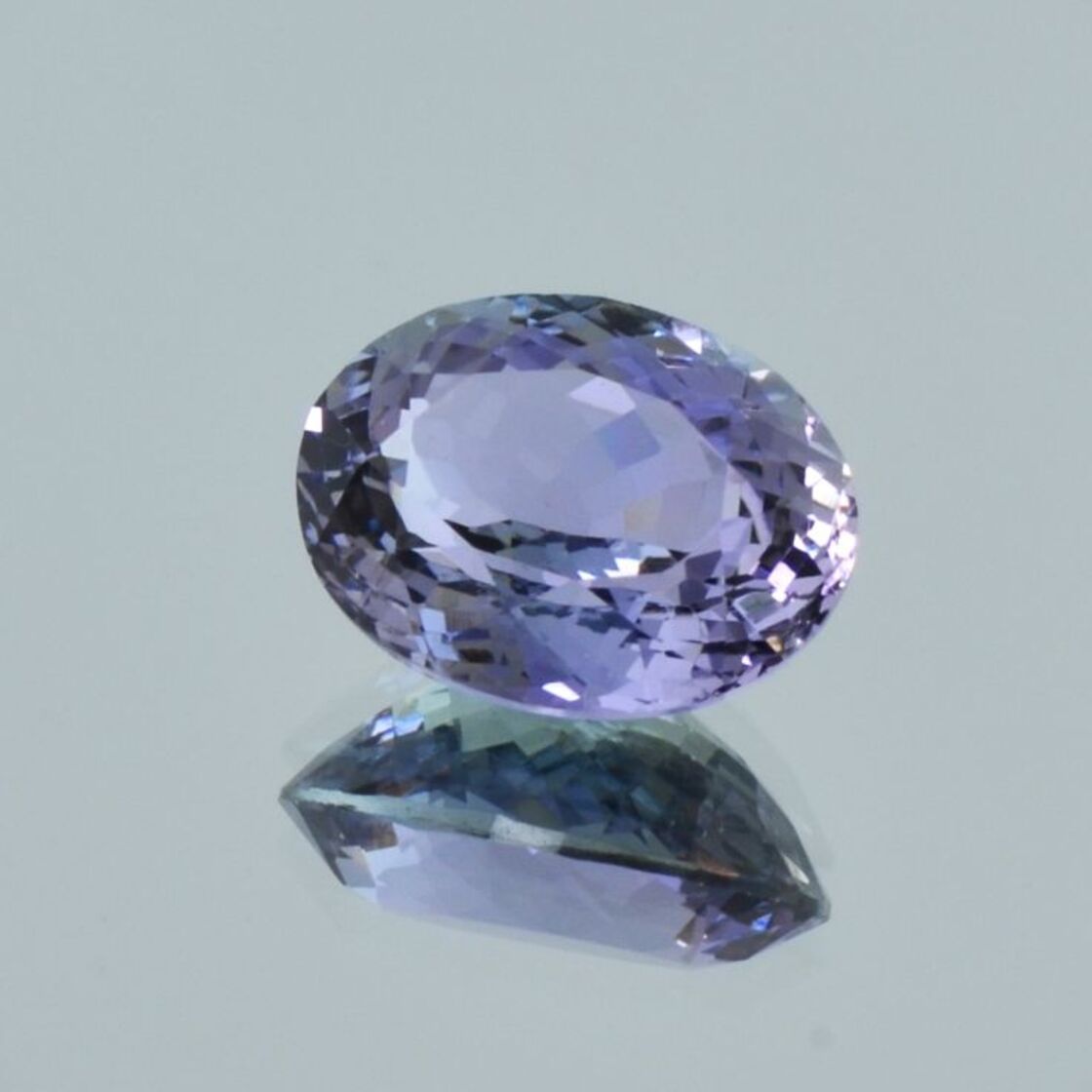 Zoisite oval gräulich-lila untreated 6.03 ct.