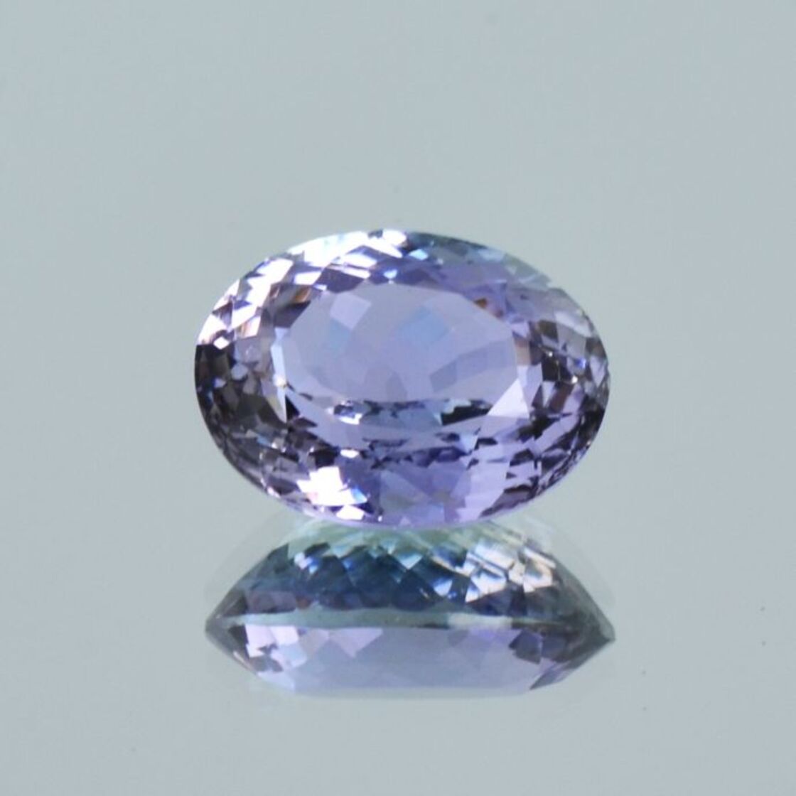 Zoisite oval gräulich-lila untreated 6.03 ct.