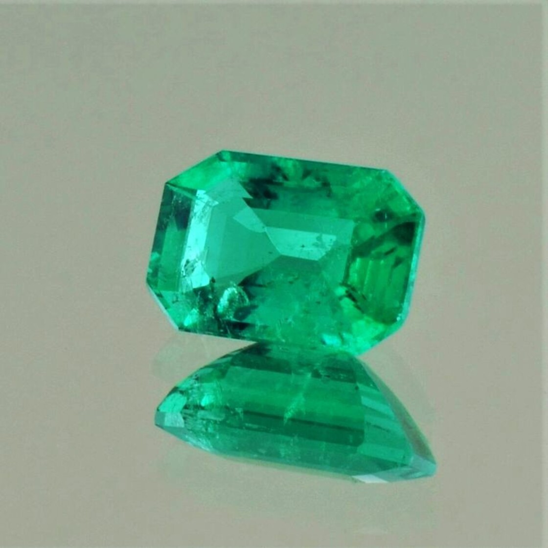 Smaragd octagon grün unbehandelt 2,89 ct.