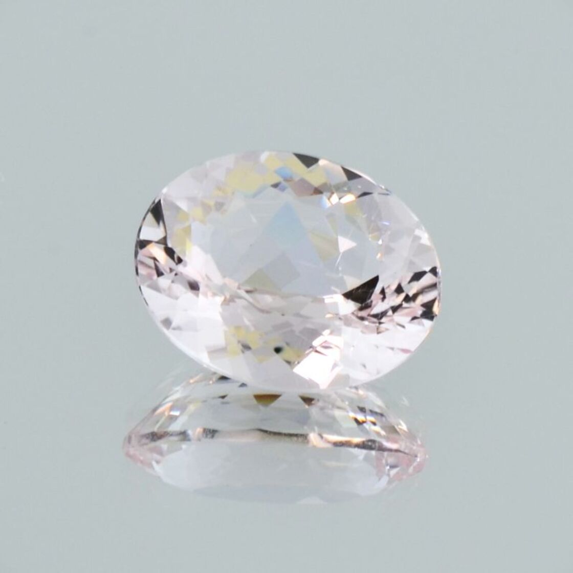 Morganit Beryll oval zartrosa unbehandelt 5,57 ct.