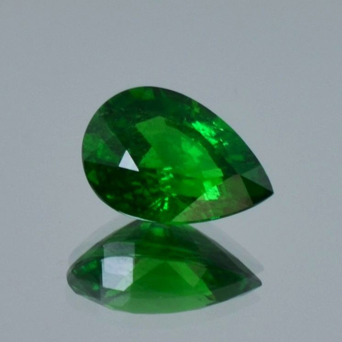 Tsavorite Garnet pear intense green untreated 4.29 ct.