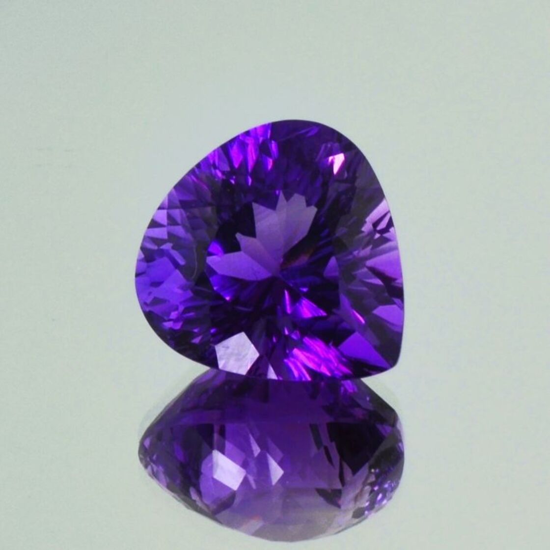 Amethyst Tropfen violett 17,87 ct.