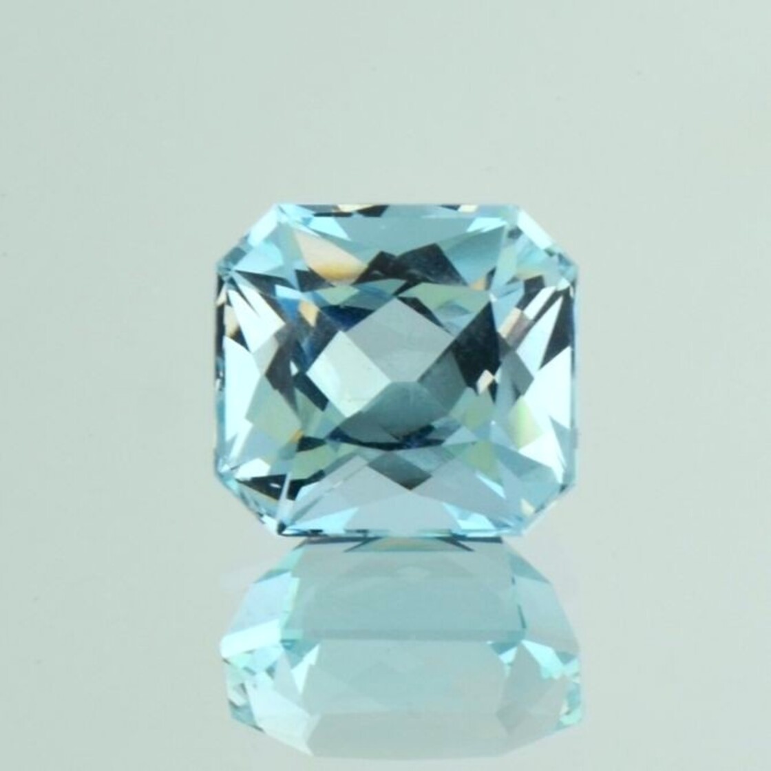Aquamarin octagon hellblau unbehandelt 6,64 ct
