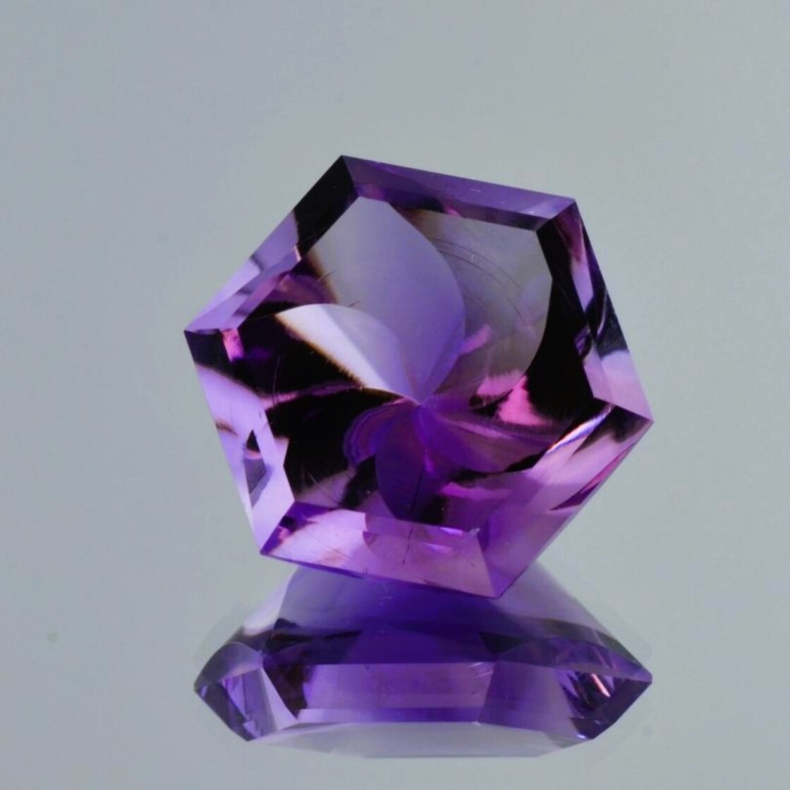 Amethyst Design-Hexagon violett 20,26 ct