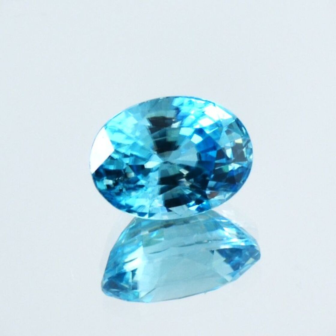 Zircon oval blue 4.89 ct.