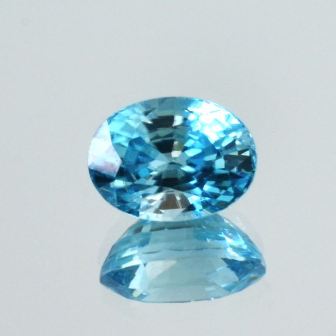 Zircon oval blue 4.89 ct.
