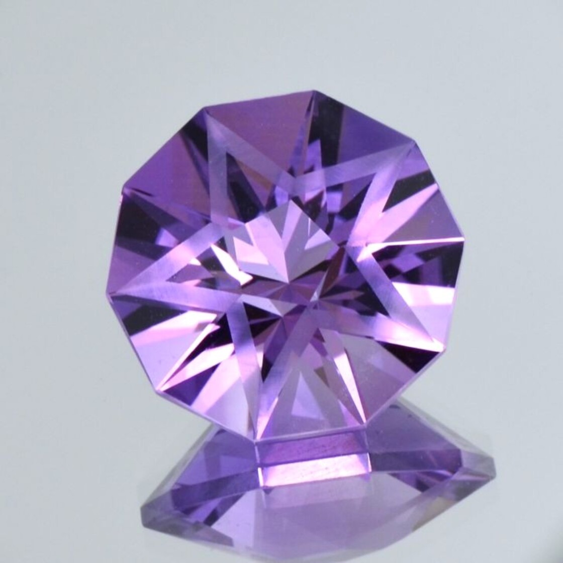 Amethyst Designschliff intensives Lila 17,30 ct.