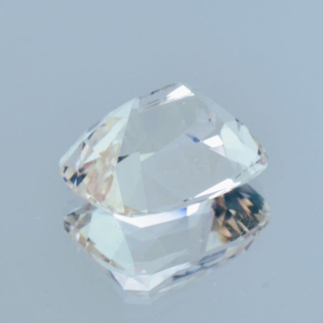 Topas antikoval farblos-getönt 19,63 ct.