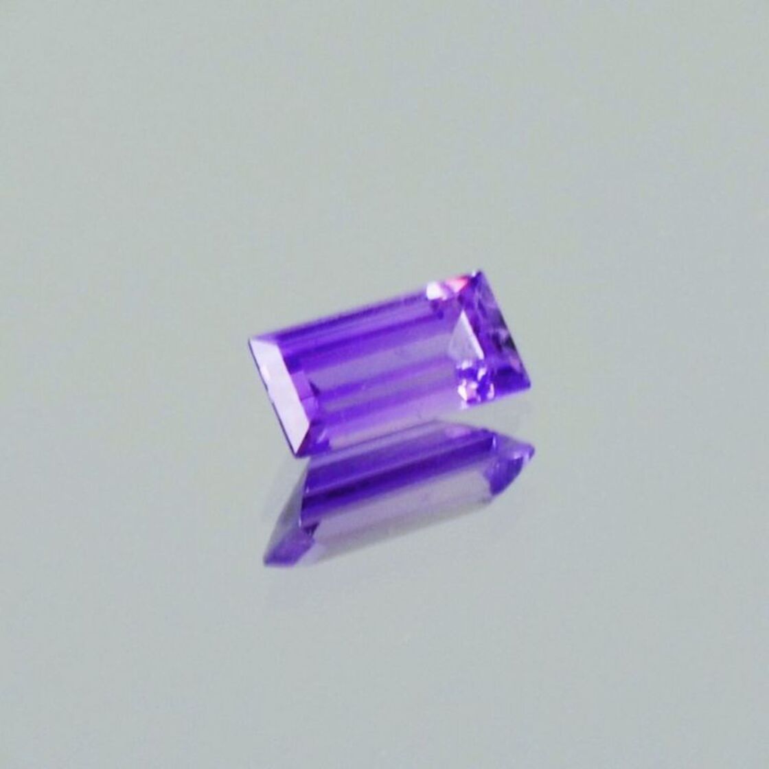 Saphir Rechteck lila 0,58 ct.