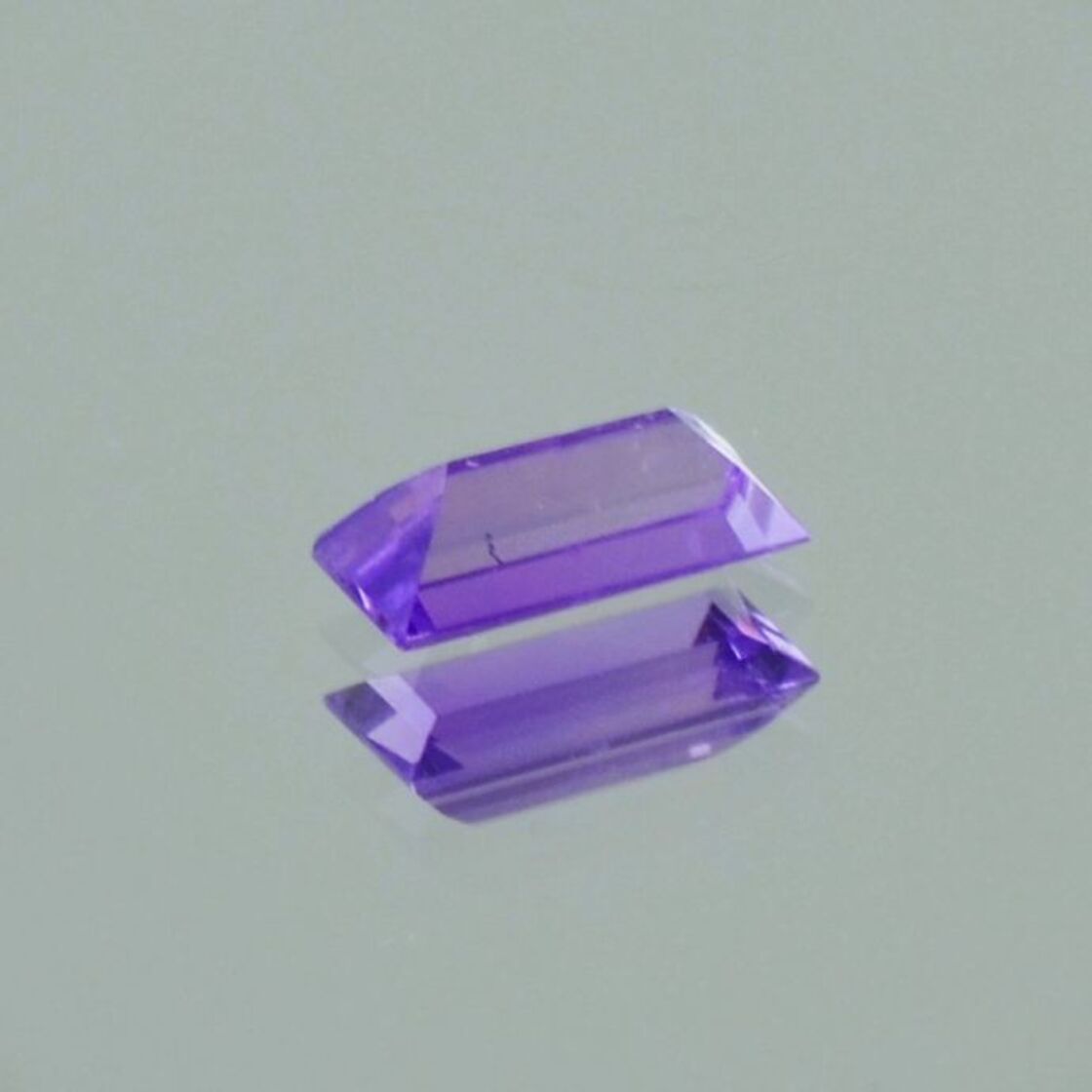 Saphir Rechteck lila 0,58 ct.