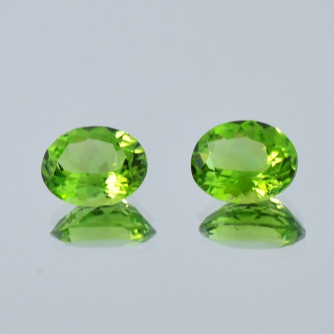 Peridot Duo oval grün 5,22 ct.