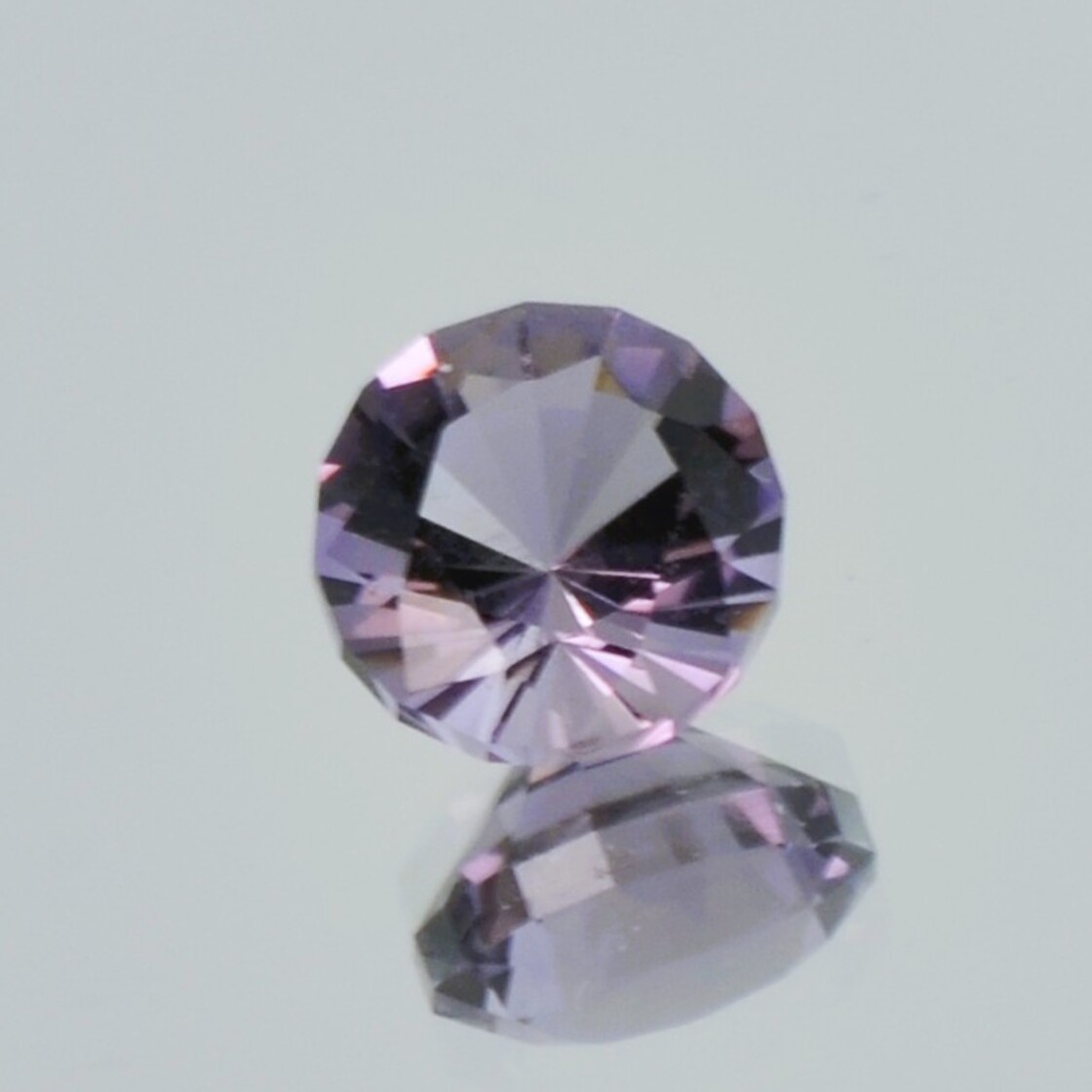 Skapolith Petschit rund gräulich lila 1,87 ct.