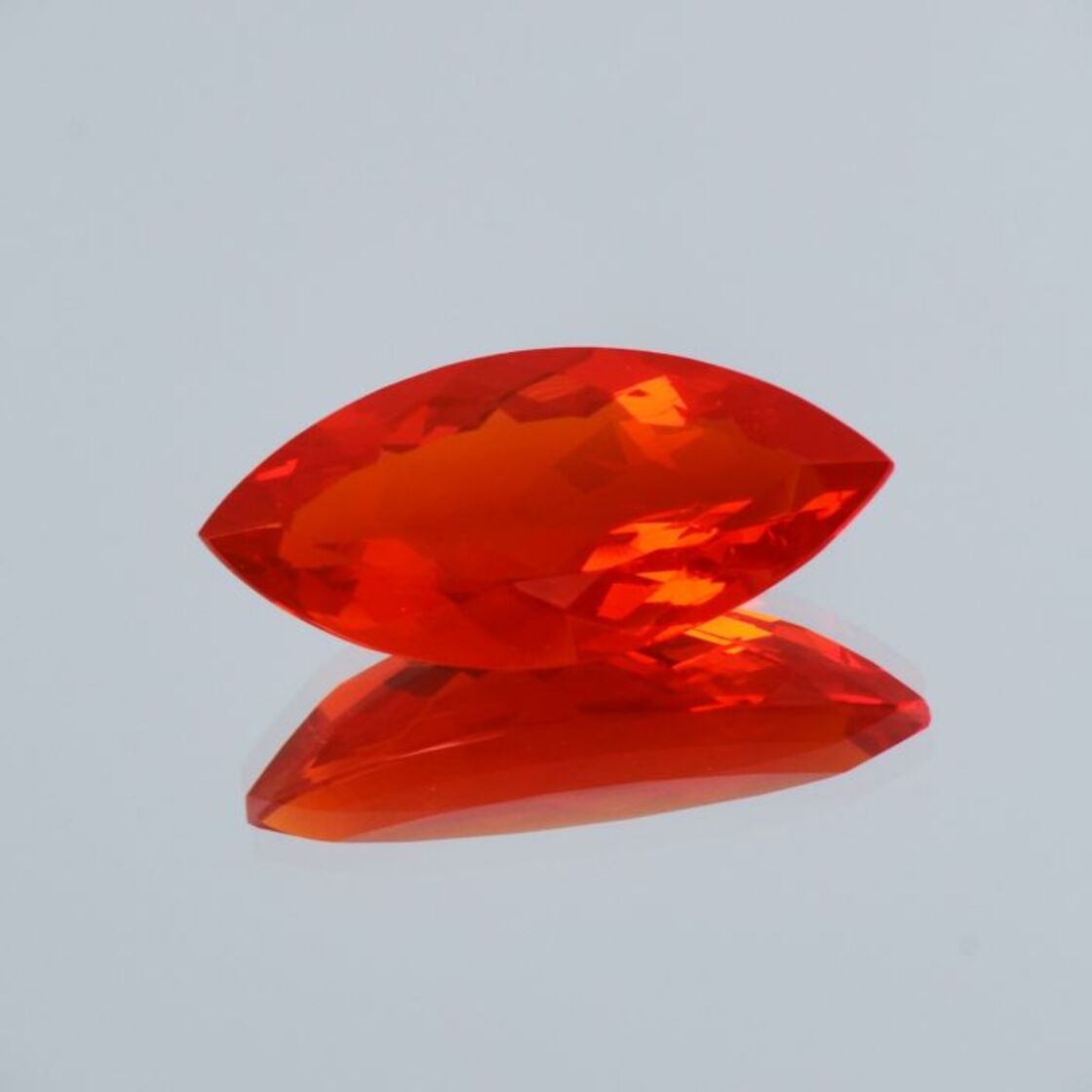Feueropal Navette orangerot 8,25 ct.