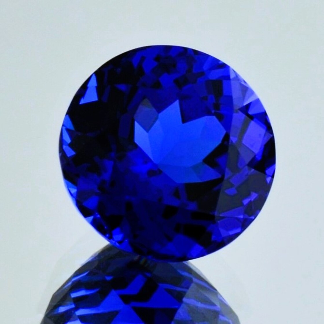 Tansanit rund intensivblau 23,58 ct.