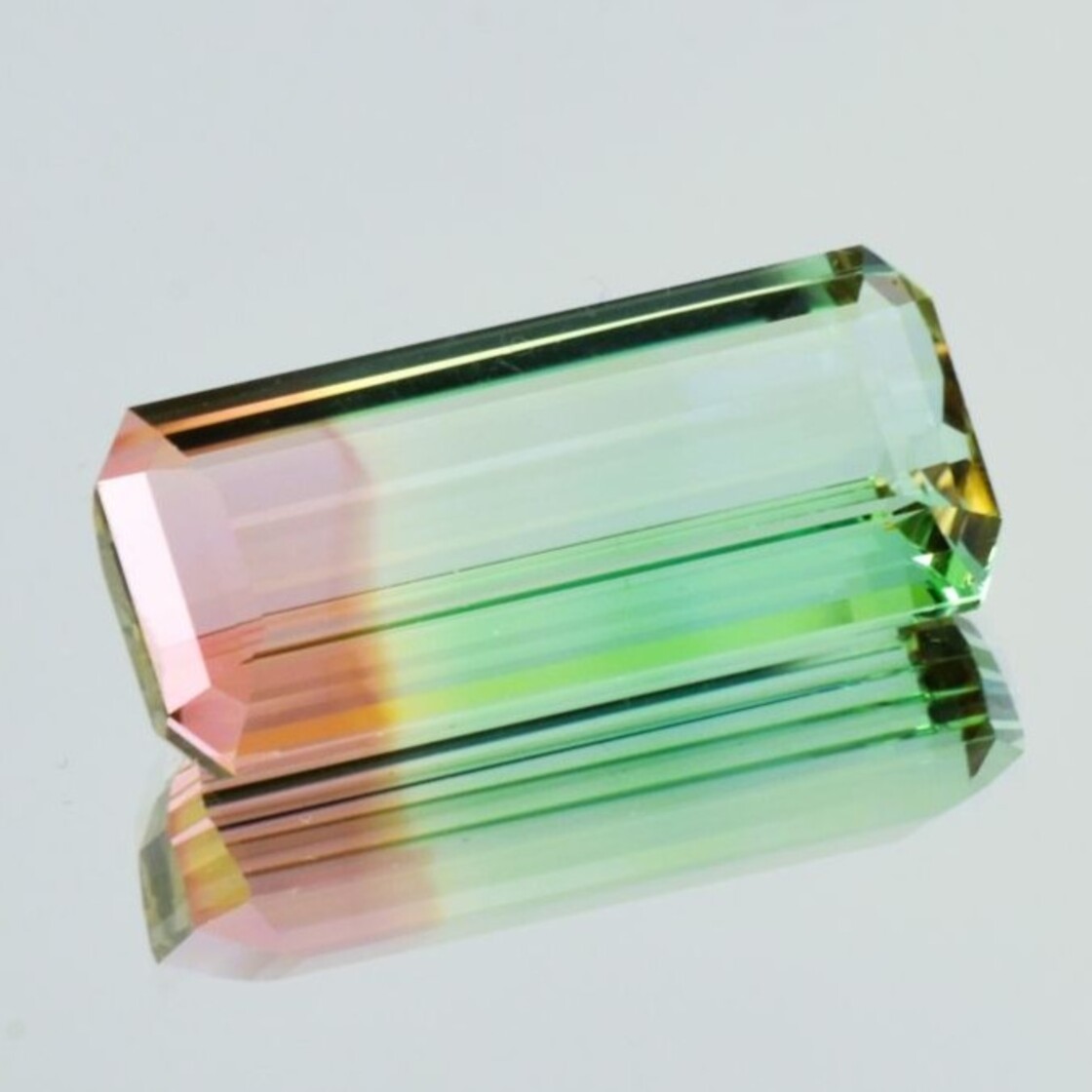 Bicolor-Turmalin octagon hellgrün+rosa 25.01 ct.
