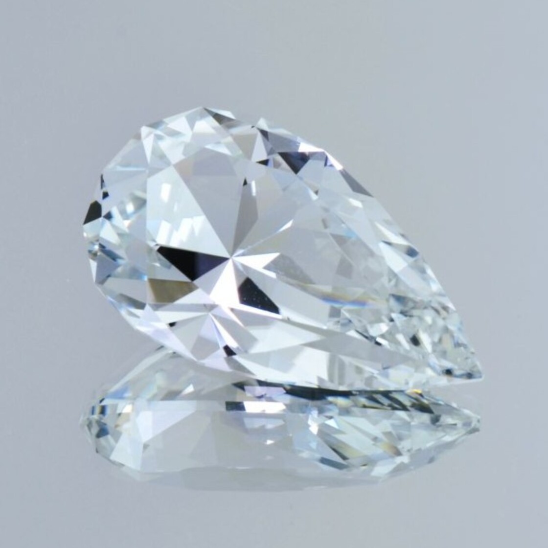 Topas Design-Tropfen farblos 43,68 ct.