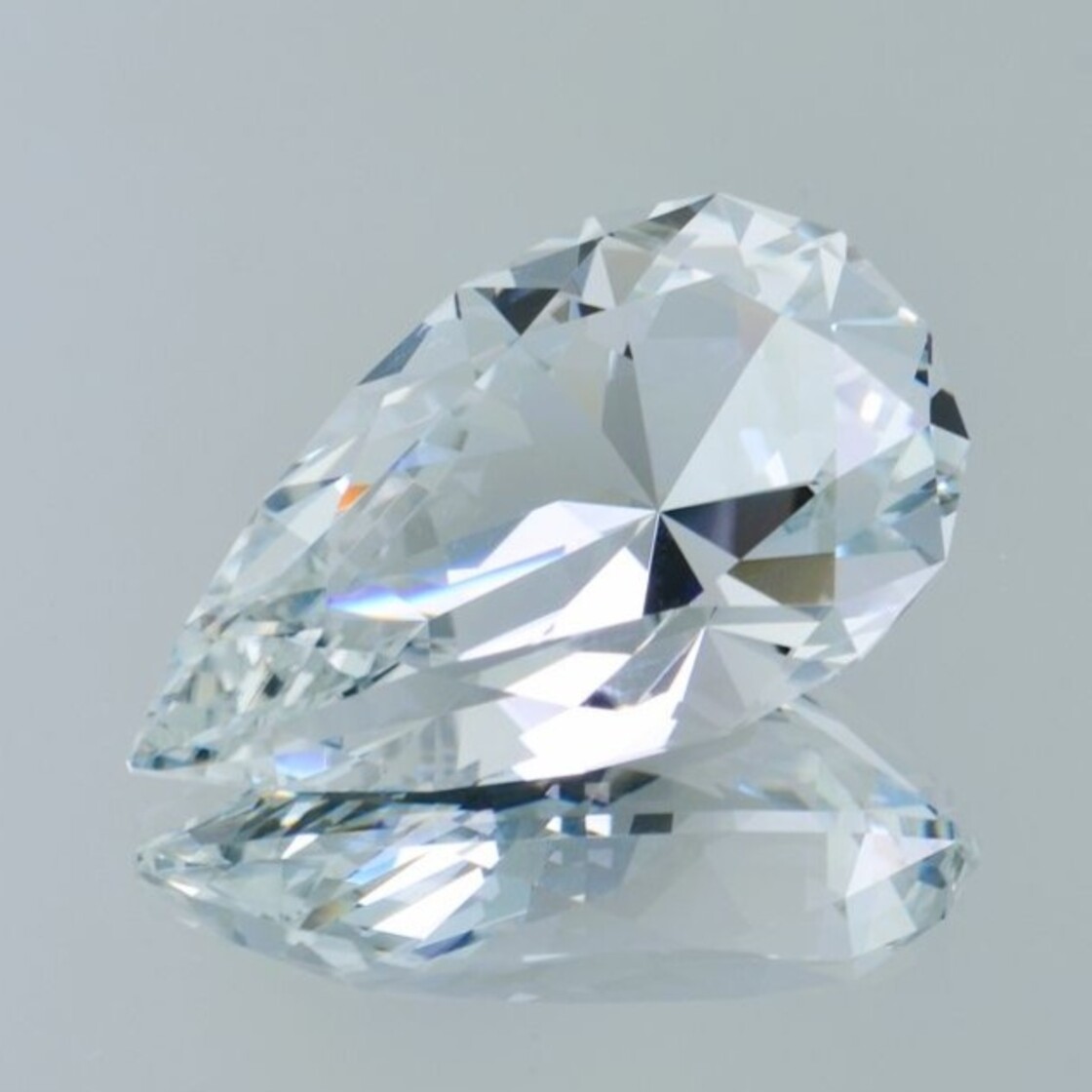 Topas Design-Tropfen farblos 43,68 ct.
