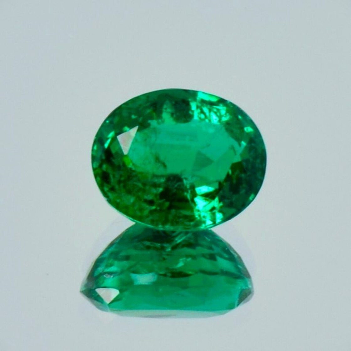 Smaragd oval intensives Grün 2,40 ct.