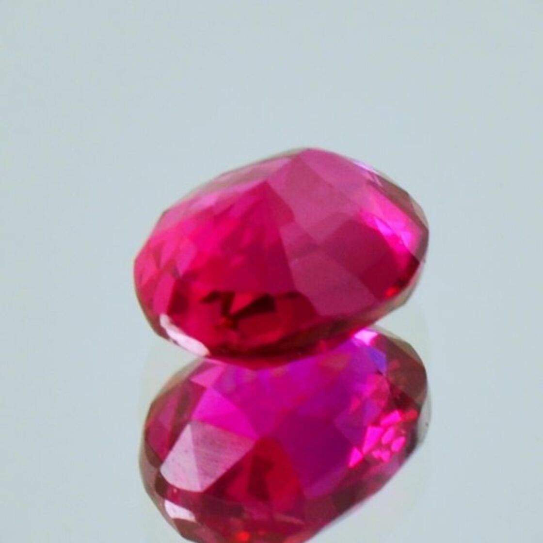 Rubin oval pink-rot unbehandelt 1,536 ct