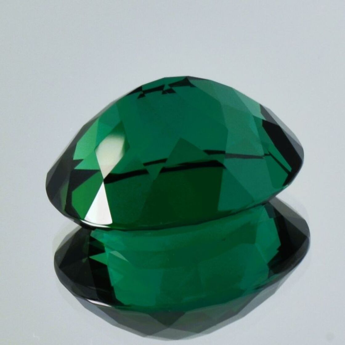 Verdelith Turmalin oval bläulich-grün 23,999 ct