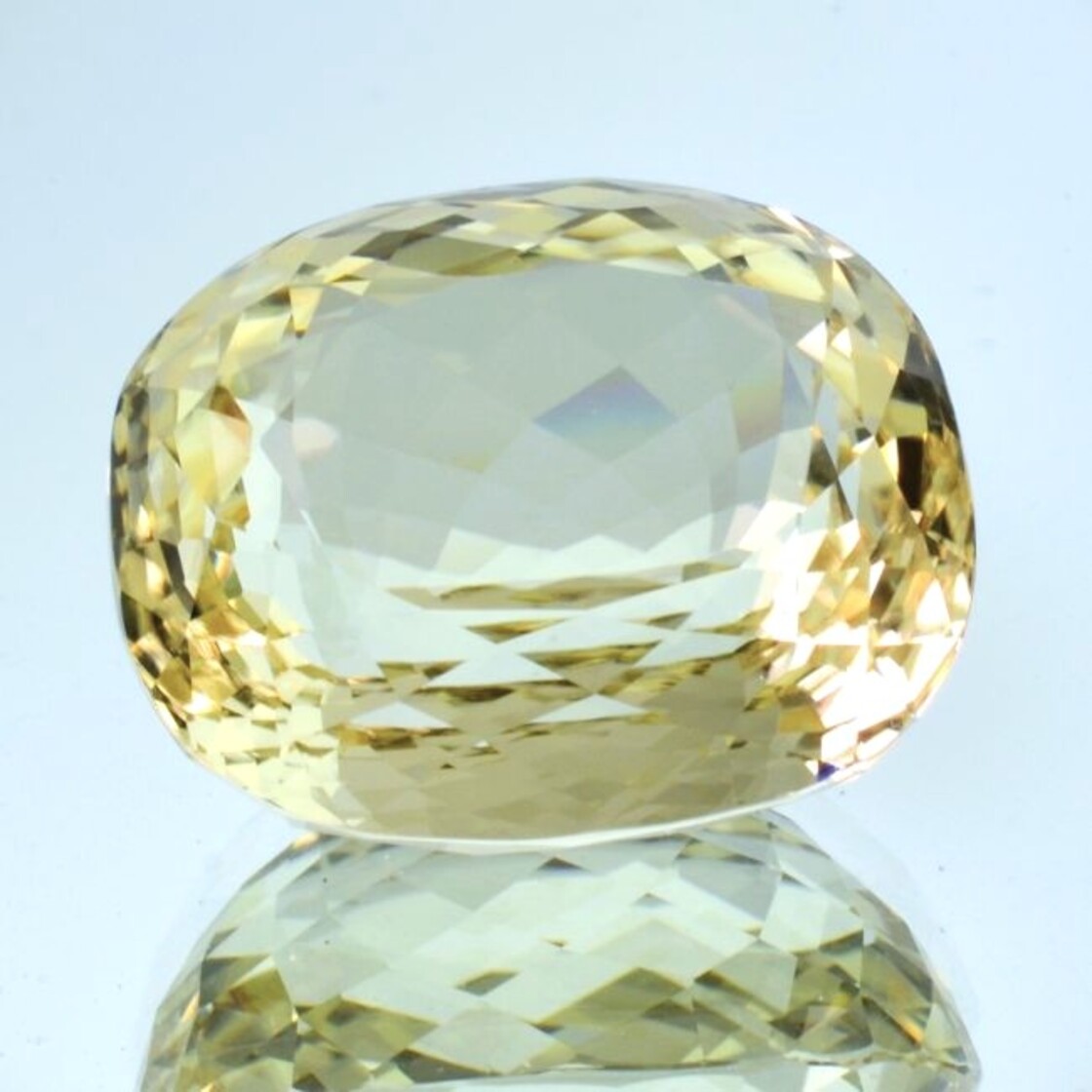 Hiddenit Spodumen antikoval hellgelb 134,45 ct.