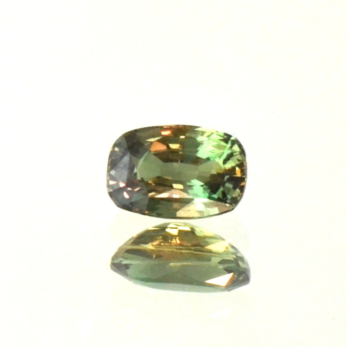 Alexandrite cushion green Tageslicht 1.45 ct