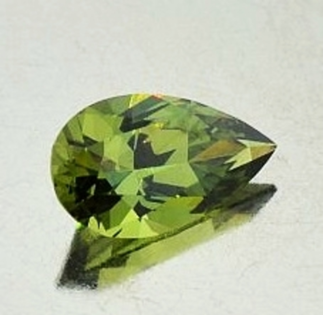 Demantoid Tropfen olivgrün 1,49 ct