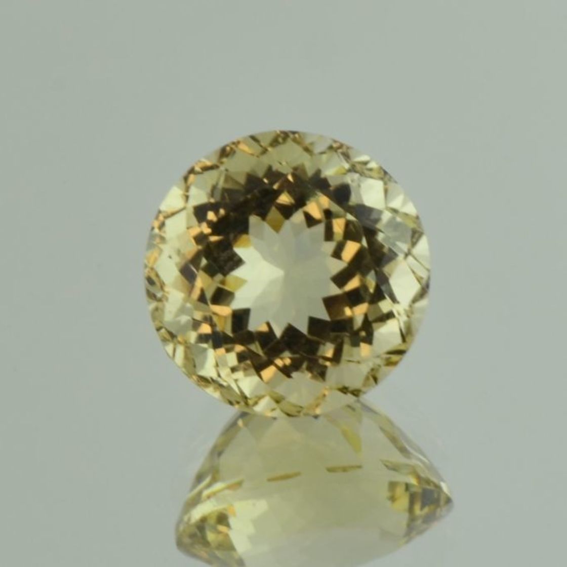 Beryl Heliodor round grünlich-hellgelb 8.39 ct