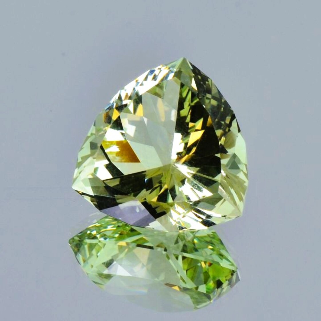 Heliodor Beryll Trillion helles Gelbgrün 15,20 ct.