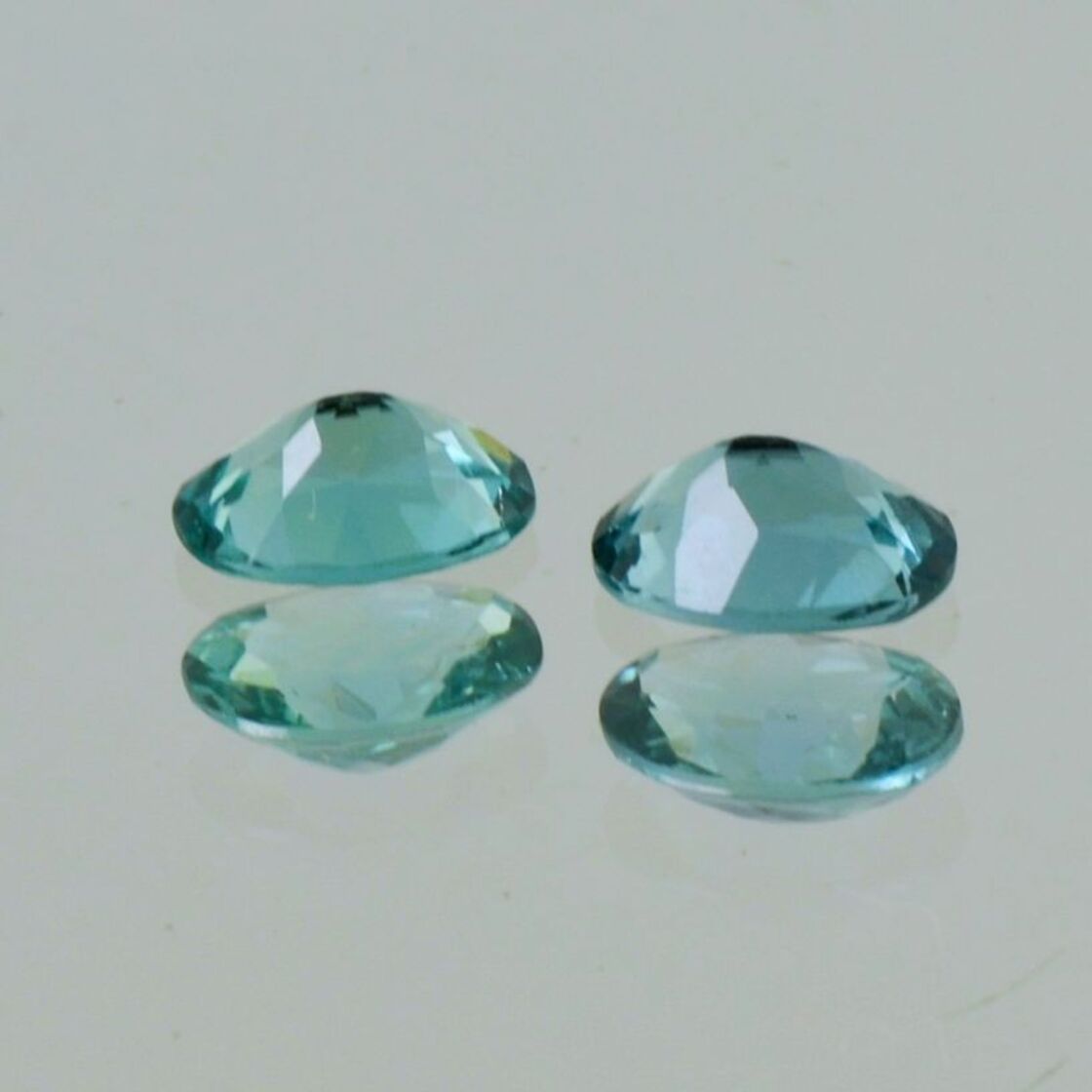 Indigolith Duo Turmaline oval grünlich blau 1,37 ct.
