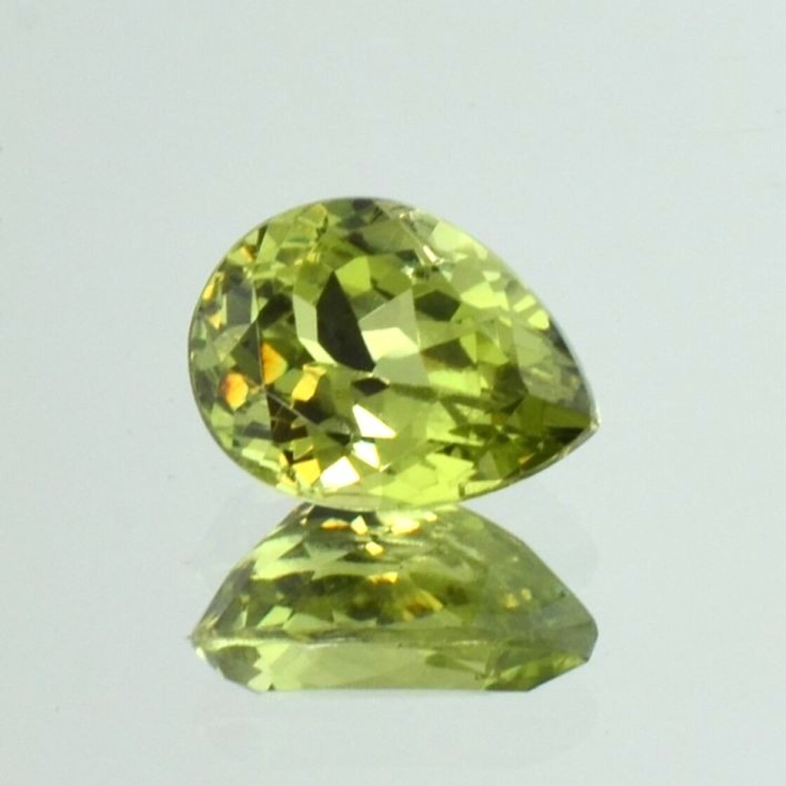 Mali-Garnet pear yellow green 3.89 ct.