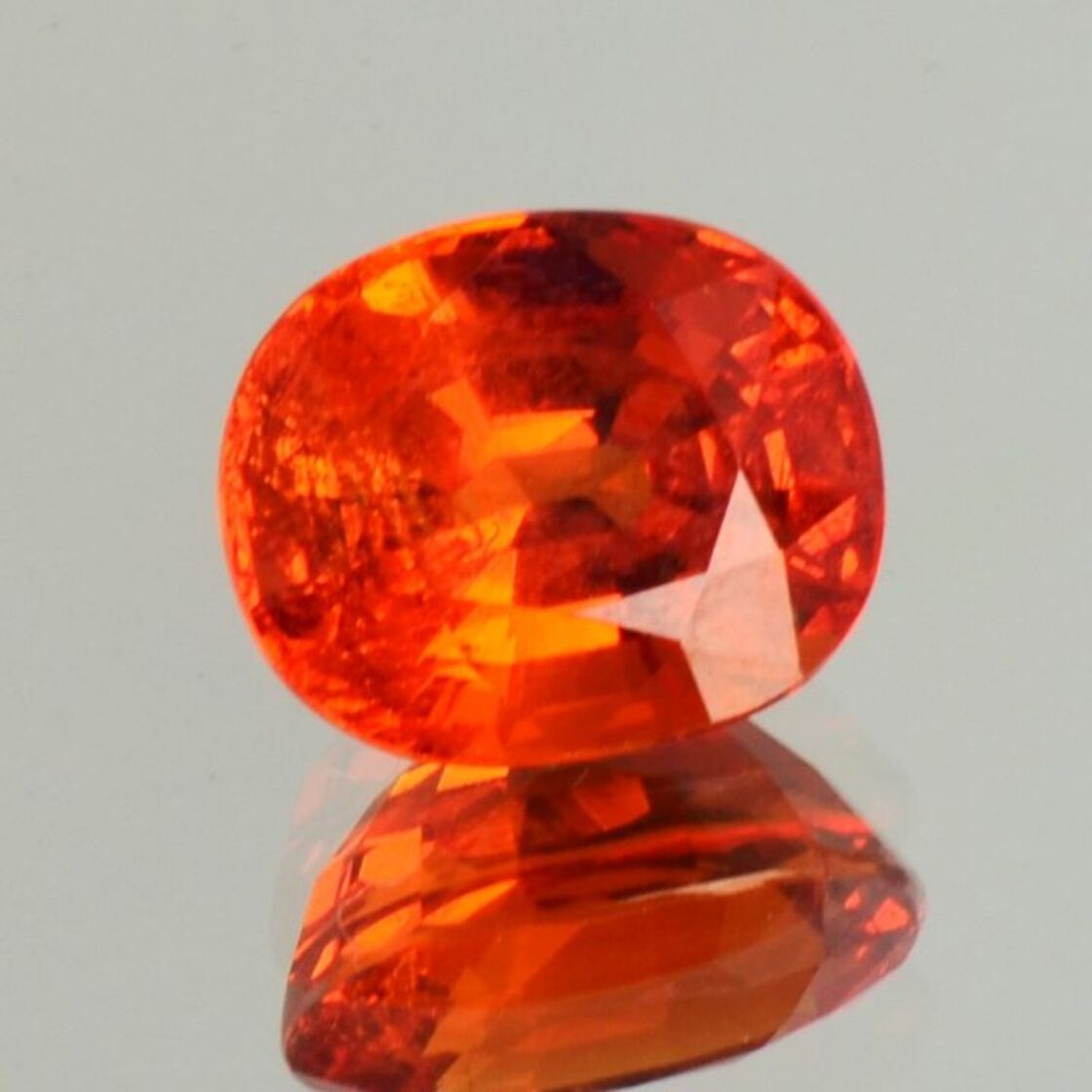 Mandarin-Granat oval orange 9,31 ct.