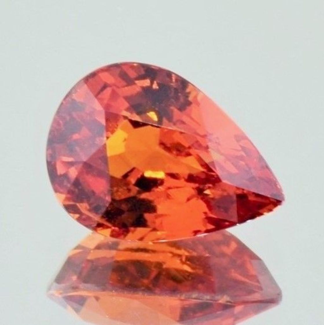 Mandarin-Granat Tropfen rötlich-orange 7,55 ct