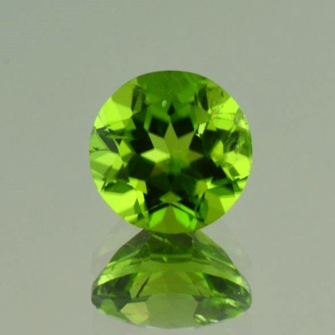 Peridot round green 2.0 ct