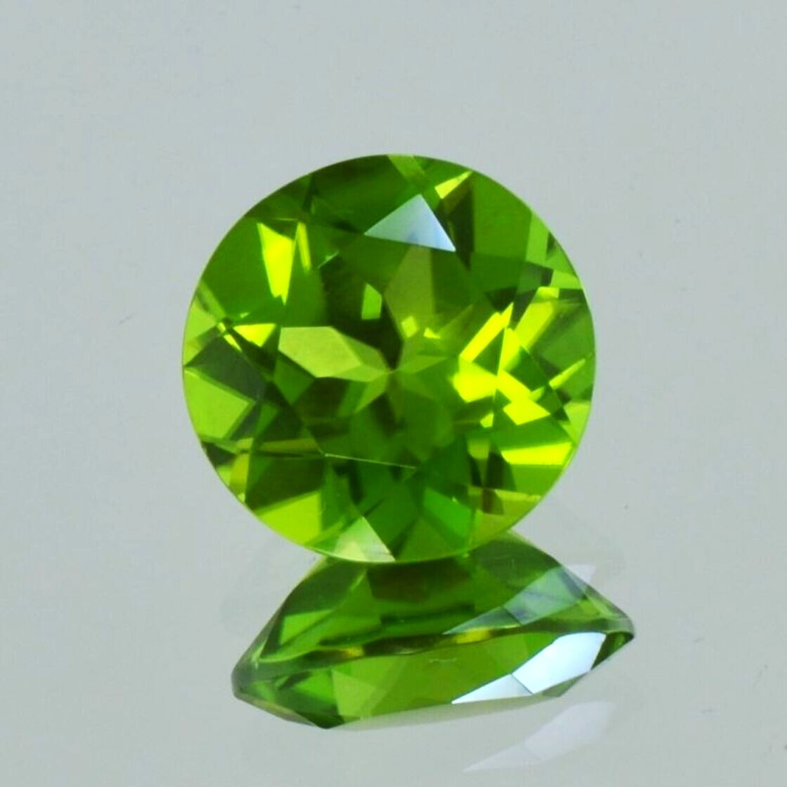 Peridot rund grün unbehandelt 6,56 ct.