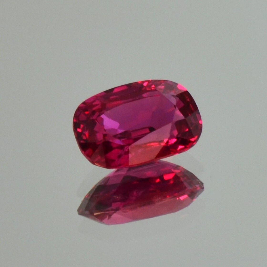 Rubin antikoval rot unbehandelt 1,59 ct.