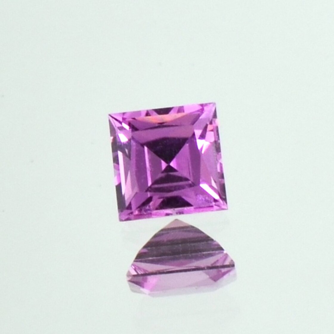 Saphir carré pink 0,87 ct.