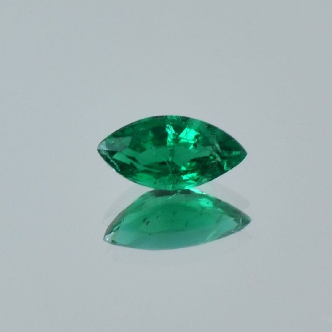 Emerald marquise green 0.89 ct.
