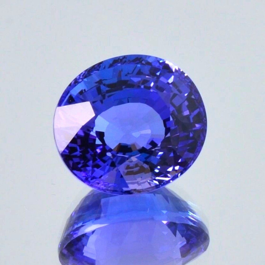 Tansanit oval blau 16,78 ct.