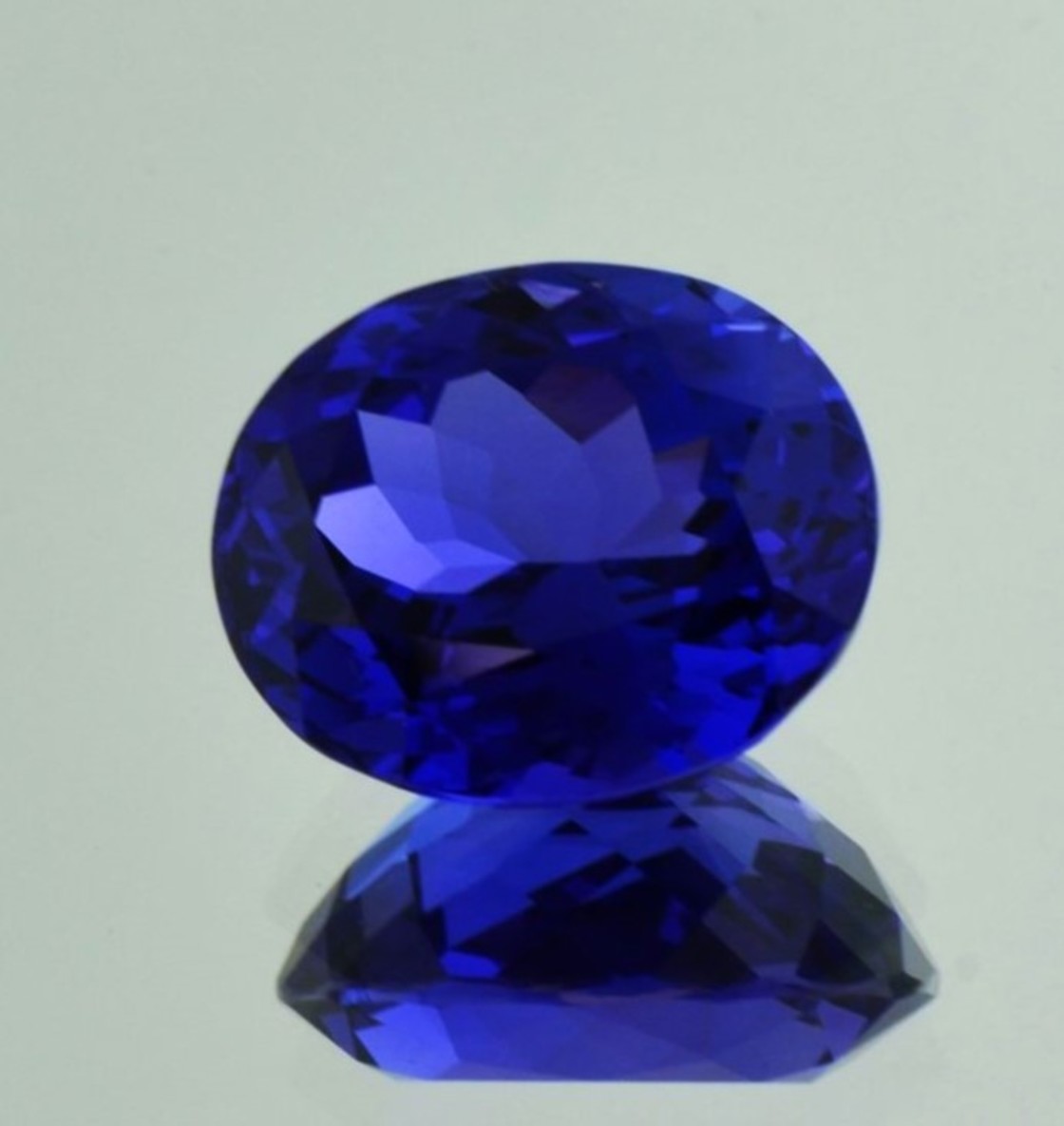 Tansanit oval intensives Blau 13,28 ct