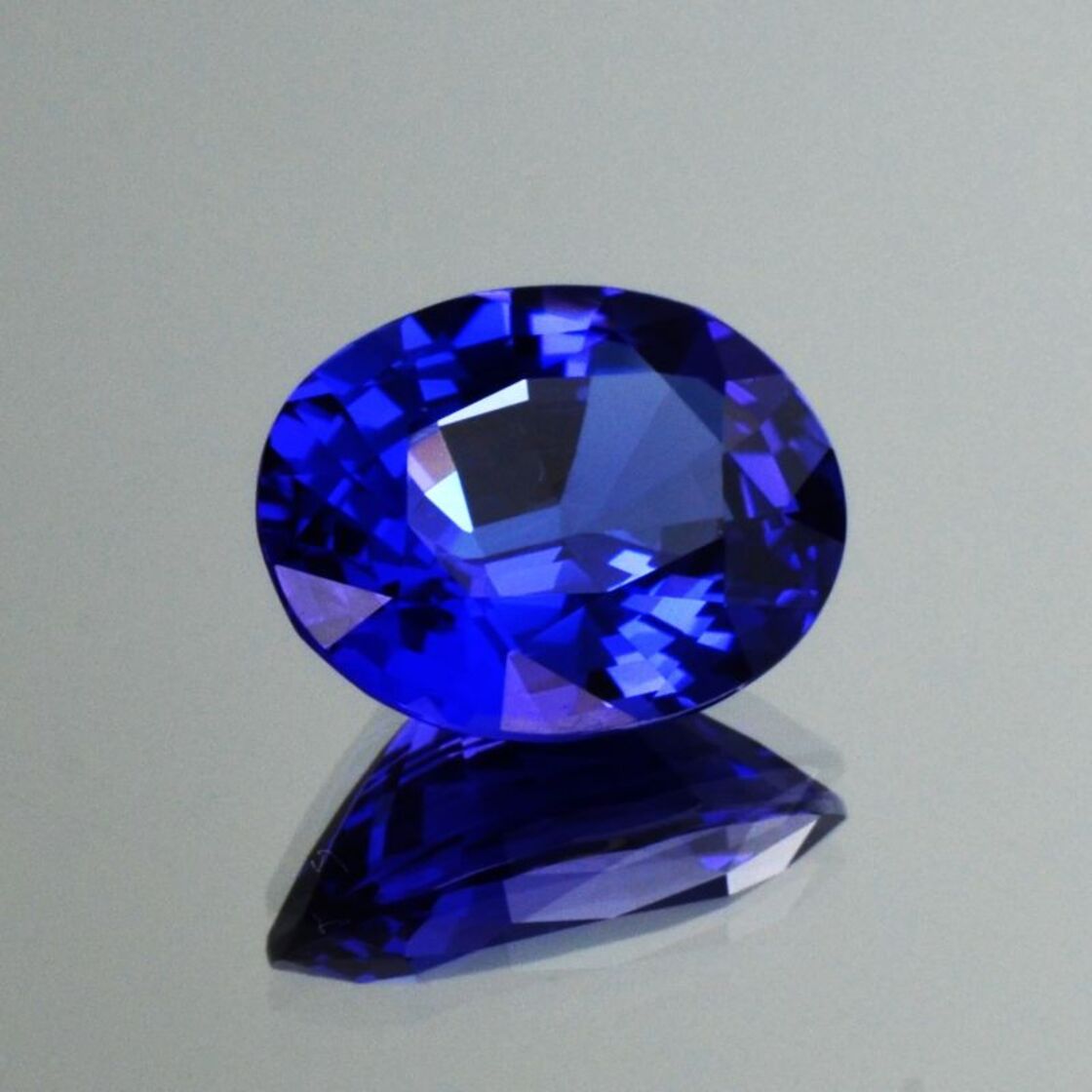 Tanzanite oval intense blue 7.22 ct.